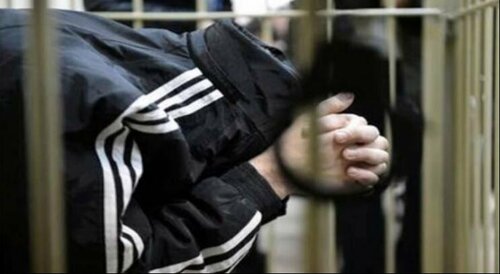 Дагавар охиноо зургаан жил хүчирхийлжээ